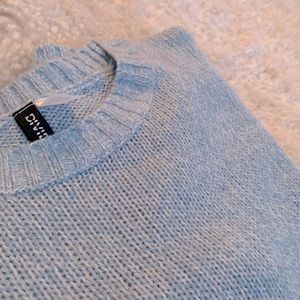 blue sweater!!